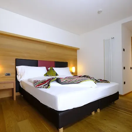 Otel Shandranj 4*