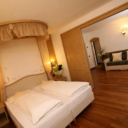 Otel Shandranj 4*